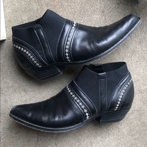 Guess ankle cowboy style booties